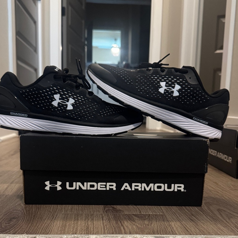Under Armour Men's Black Athletic Shoes